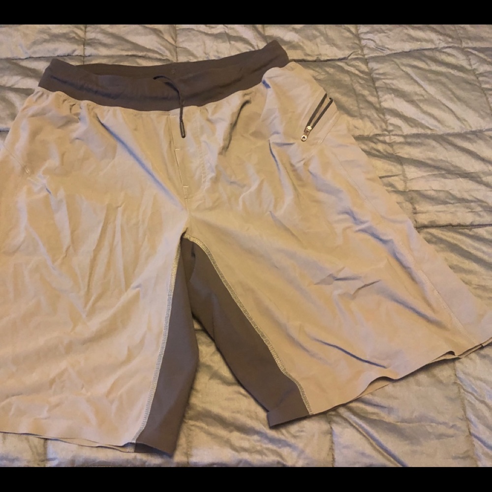Lululemon assert short